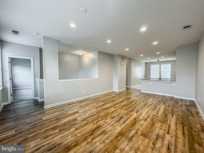 Photo - 42212 Water Iris Terrace