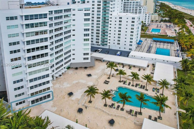 Building Photo - 4925 Collins Ave Unit 1A