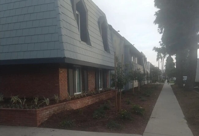 Photo - 5560 Ackerfield Ave