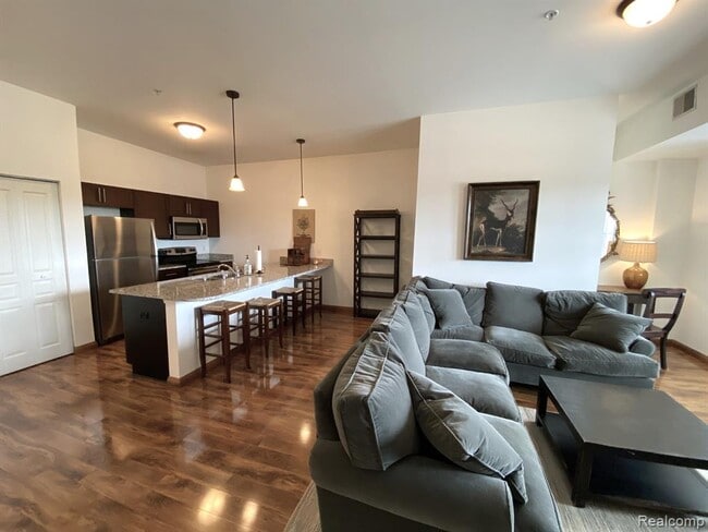 Photo - 134 N Leroy St Unidad 406