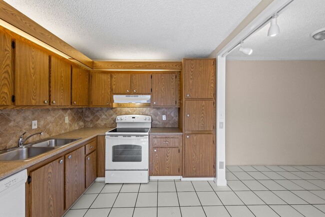 Photo - Parkwoods 1706-4 Unit 1706 Park Meadows Drive, 4