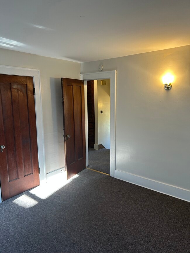 Building Photo - 1129 Brown Ave Unit 2