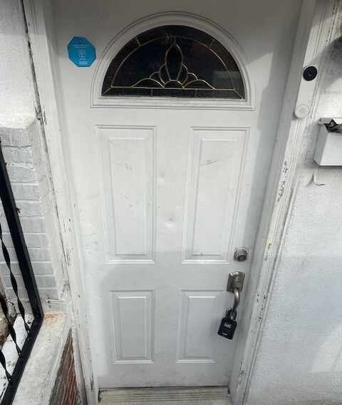 Building Photo - 1121 Columbia Ave