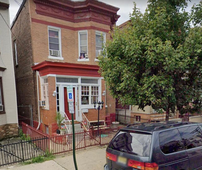 Building Photo - 421 52nd St Unit 1 Rental