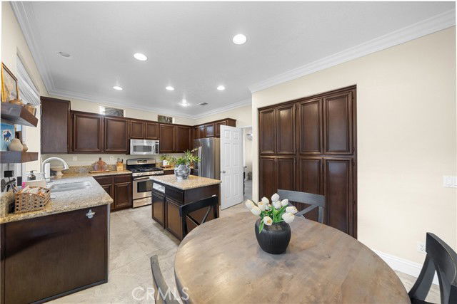 Photo - 24 Golden Rain