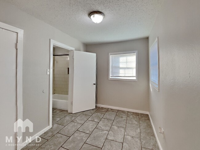 Photo - 118 Uvalde Ave