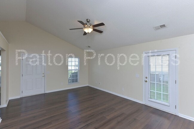 Photo - 295 Legend Oaks Dr