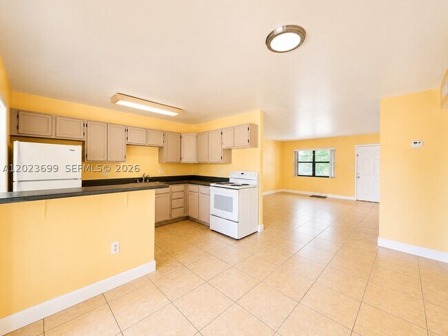 Building Photo - 10370 SW 220th St Unit 224