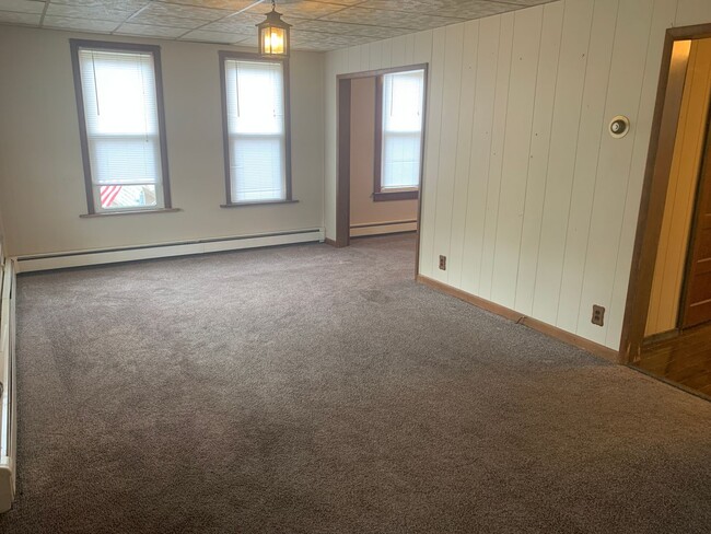 Photo - Dallastown SD 3 Bedroom House-Yard, Parking