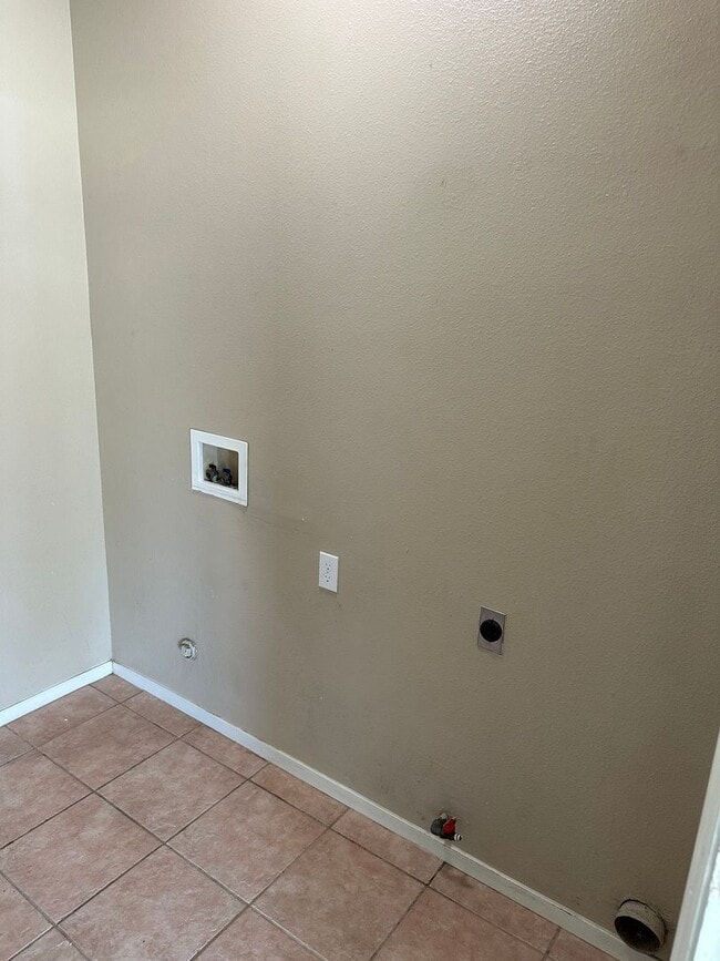 861 Woodridge Cir