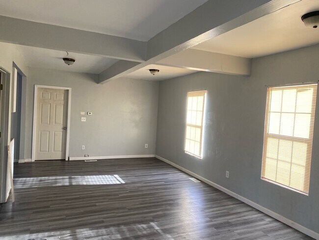 Photo - 2347 Rosedale Ave