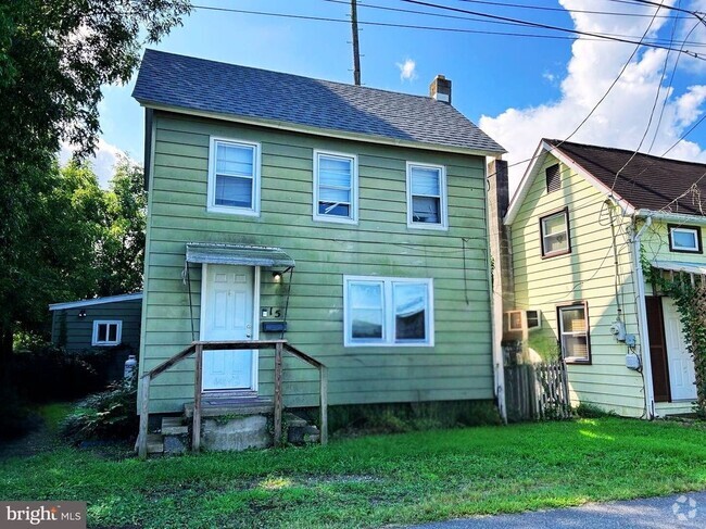 Building Photo - 15 E 4th St Rental