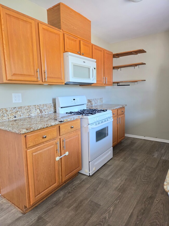 Photo - 17620 Burbank Blvd Unit 9