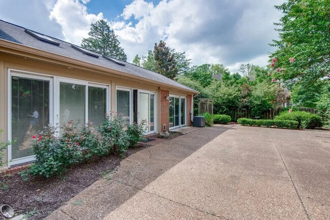 Photo - 107 Westover Park Ct