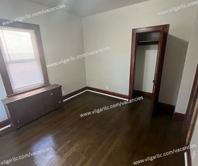 Photo - 3 large bedrooms, 1 full bath home in Gary...