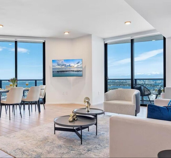 Building Photo - 398 NE 5th St Unit 2809 Rental