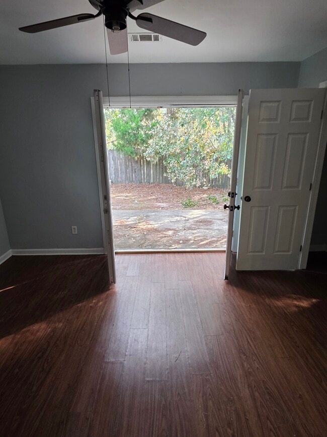 Photo - 1259 Orange Ave E