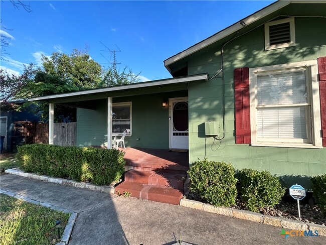 Photo - 893 Pine St