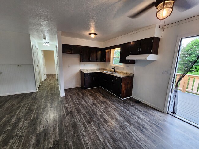 Photo - 105 Dixon Ave