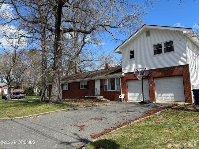 Building Photo - 217 Elmwood Rd Rental