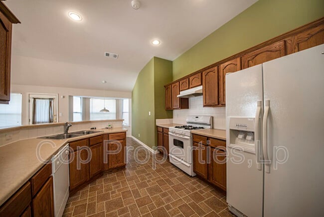 Photo - 8422 Whitebrush