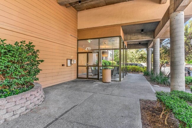 Photo - 470 N Civic Dr Unit 105