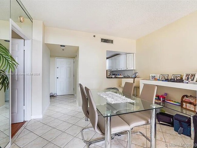 Building Photo - 540 Brickell Key Dr Unit 603