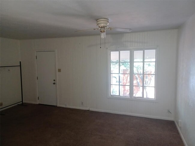 Photo - 2808 Windsor Rd