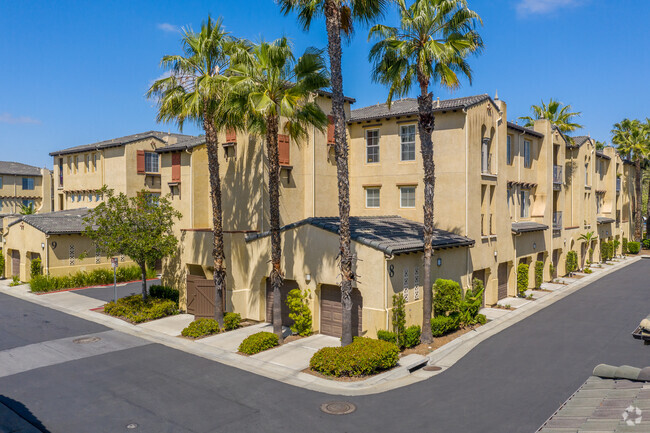 Building Photo - Rolling Hills Gardens Apartments