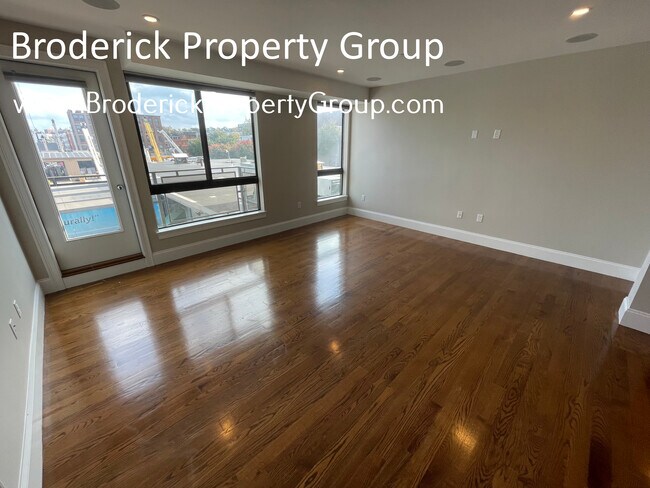 Photo - 263 W 2nd St