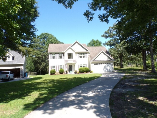 Photo - 4 Bedroom 2.5 Bathroom located in Old Mill...