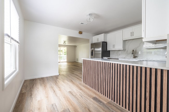 Photo - 199 Sunset Dr S