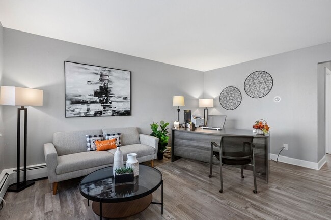 Photo - Crestone Apartments