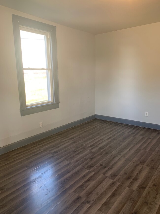 Photo - 407 Oak Ave SE