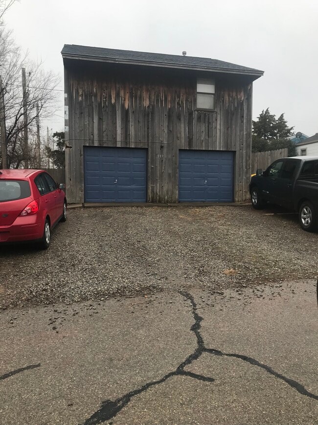 Photo - 919 W Tyler Ave