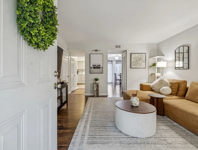 Photo - 500 Paragon Mills Rd Unidad E6