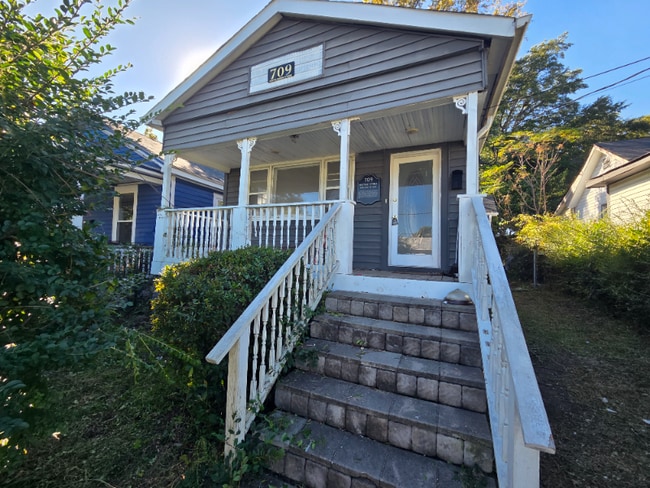 Building Photo - 709 N 11th St