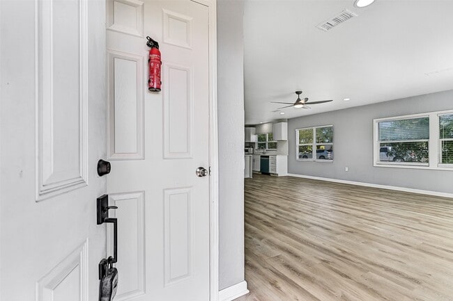 Photo - 2328 Wimcrest St