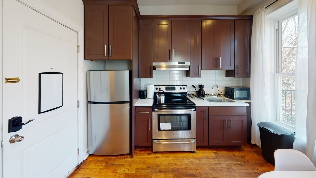 Photo - Private bedroom in 4 bed/2 bath Home