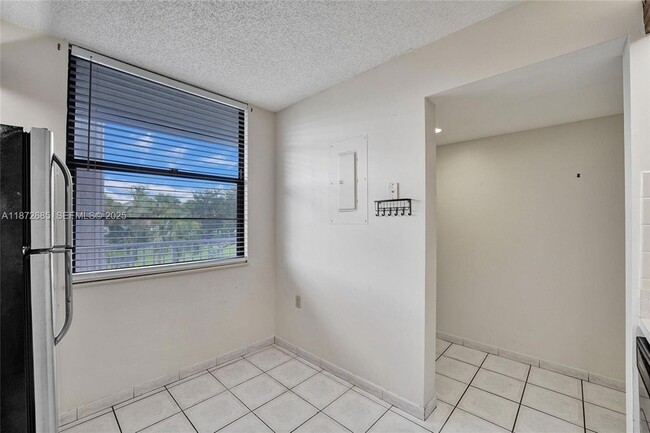 Photo - 1502 Whitehall Dr Unit 303