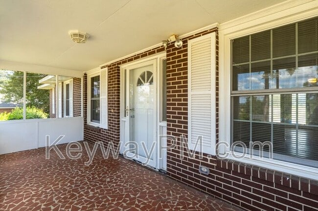 Photo - 2574 Richmond Hill Rd