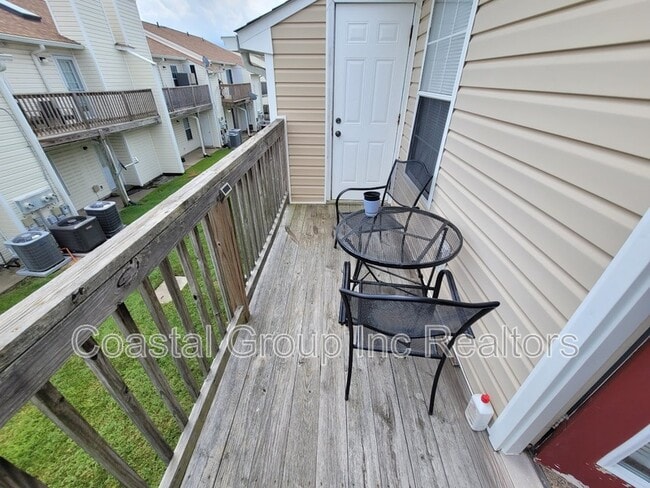 Photo - 1424 Deerpond Ln