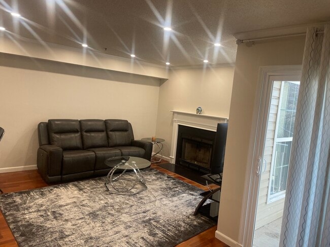 Photo - 1524 Lincoln Way Apartment