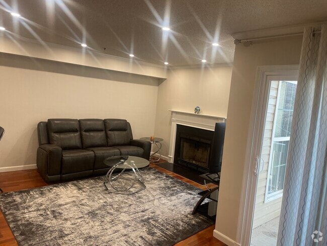 Building Photo - 1524 Lincoln Way Unit 1 Rental