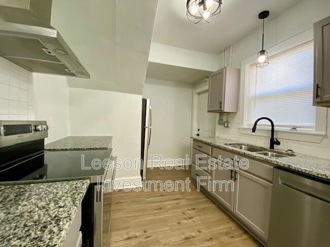 Photo - 3122 Judson St