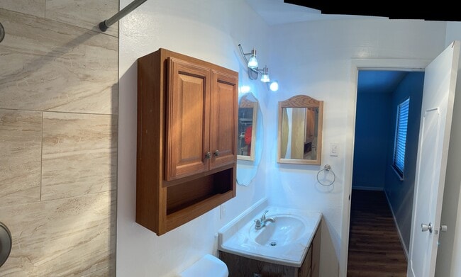 Master bath - 1601 Pennsylvania St NE Unit T-8