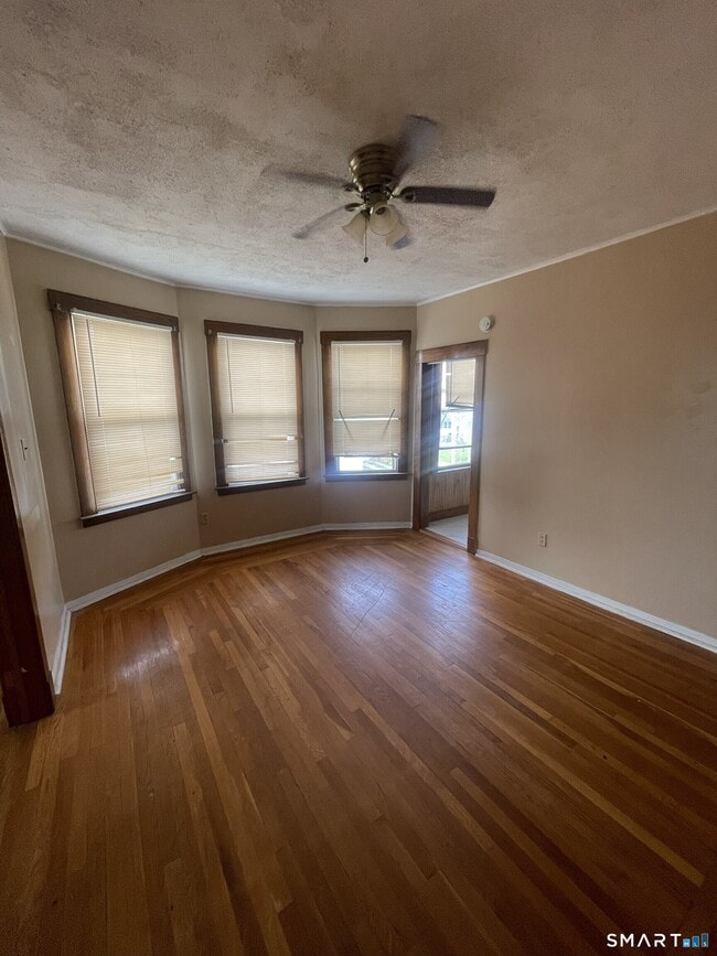 Building Photo - 65 1st St Unit 2
