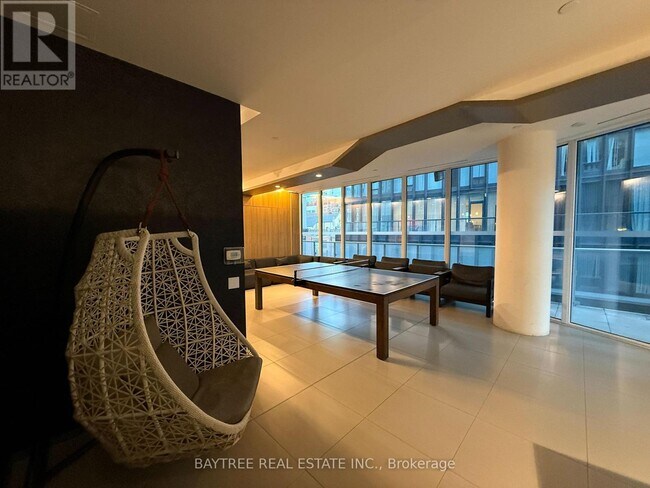 Photo - 68 Shuter St Unité 606