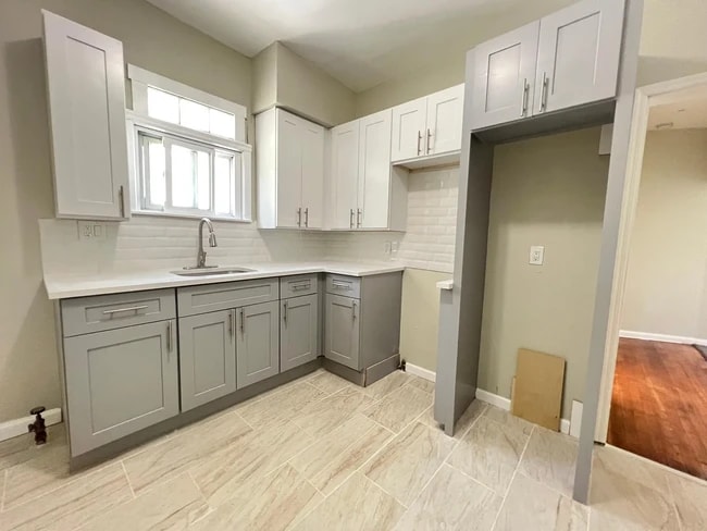 Building Photo - 899 S 19th St Unit 2