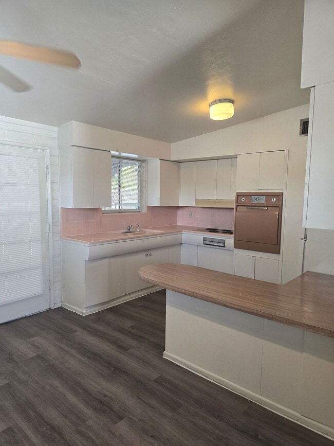 Photo - 3501 E 3rd St Unidad A